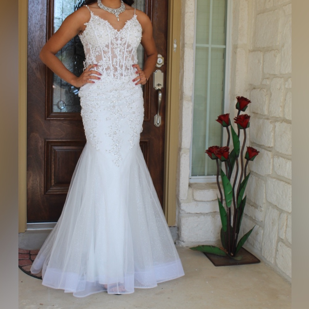 White Wedding/ Prom Dress